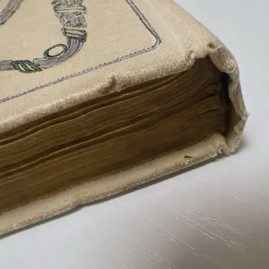 [BUNJANG] French Antique Book with Lace / 프랑스 앤틱북 레이스포함