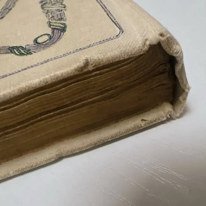 [BUNJANG] French Antique Book with Lace / 프랑스 앤틱북 레이스포함