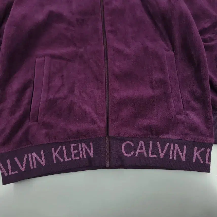 [BUNJANG] Calvin Klein Performance Deep Purple Spellout Logo Raglan Velvet Top / 캘빈클라인 퍼포먼스 딥퍼플 톤톤 스펠아웃 로고 레글런 벨벳 벨보아 벨루아