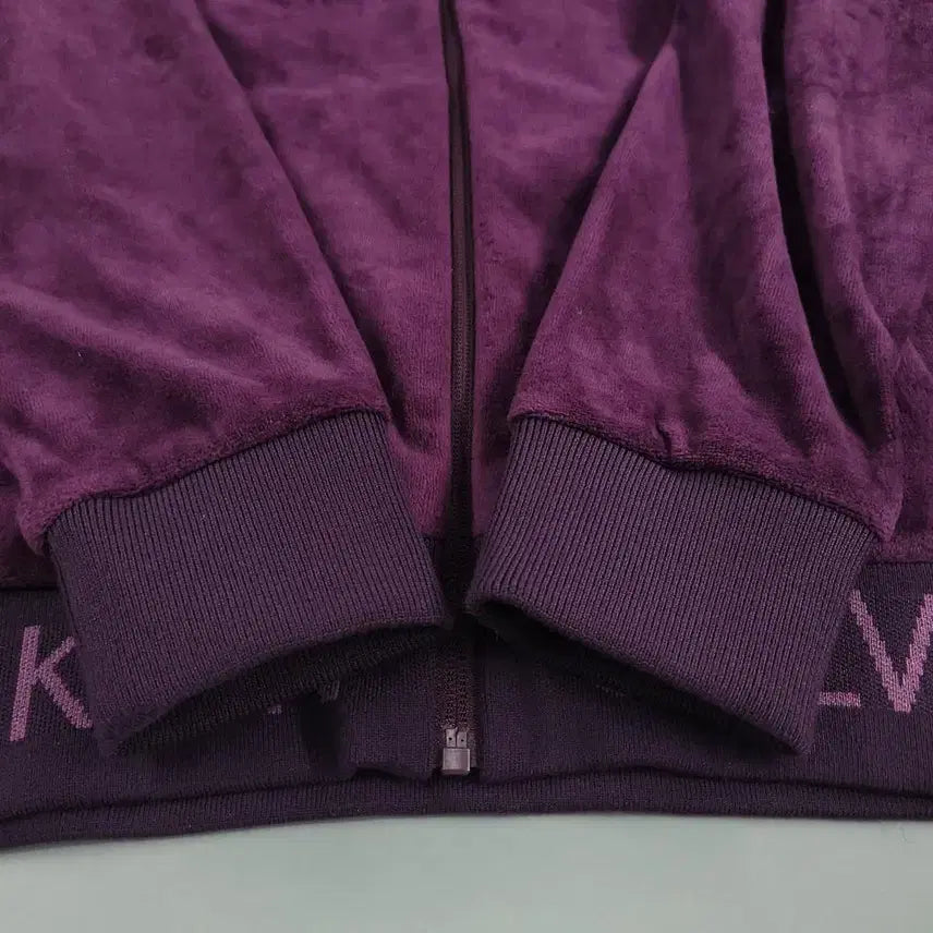[BUNJANG] Calvin Klein Performance Deep Purple Spellout Logo Raglan Velvet Top / 캘빈클라인 퍼포먼스 딥퍼플 톤톤 스펠아웃 로고 레글런 벨벳 벨보아 벨루아