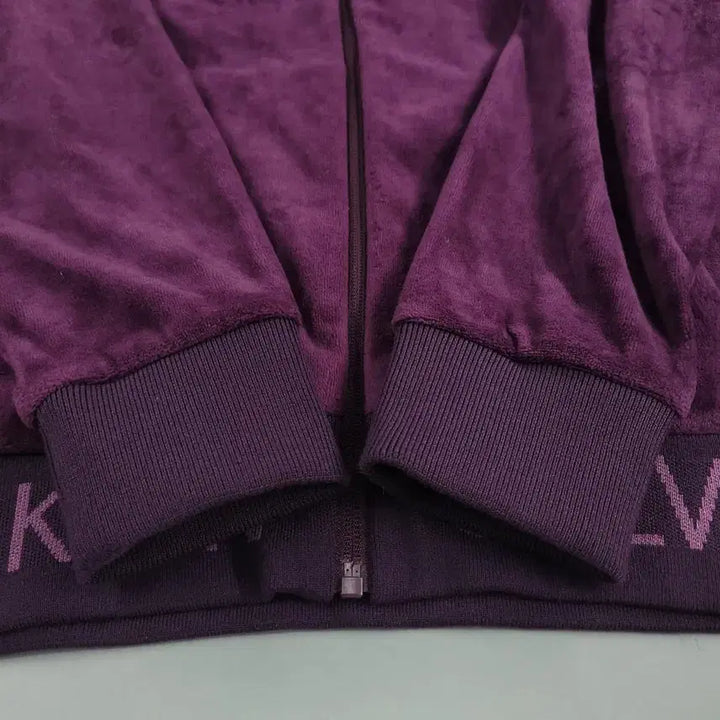 [BUNJANG] Calvin Klein Performance Deep Purple Spellout Logo Raglan Velvet Top / 캘빈클라인 퍼포먼스 딥퍼플 톤톤 스펠아웃 로고 레글런 벨벳 벨보아 벨루아