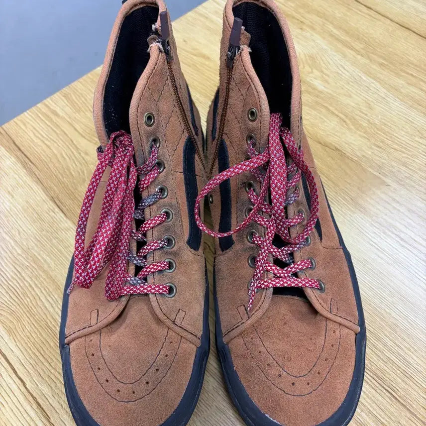 [BUNJANG] Vans Suede Brown Sneakers / 반스 스웨이드 브라운 운동화 + 레드 슈레이스 270 사이즈