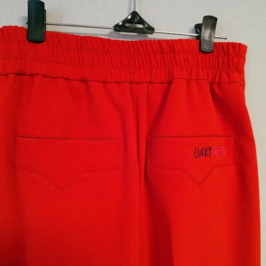 [SOLD OUT] 럭키슈에뜨 레드 컬러 핀턱  팬츠
