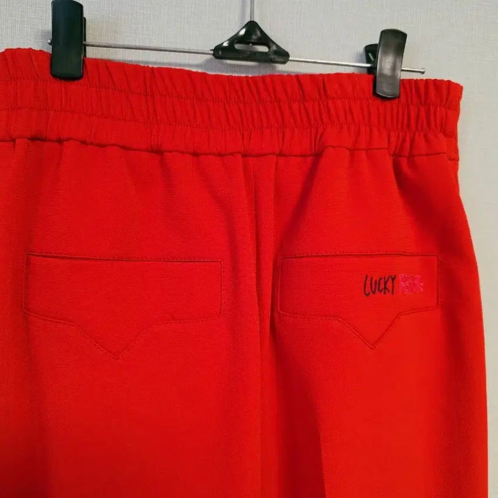 [SOLD OUT] 럭키슈에뜨 레드 컬러 핀턱  팬츠