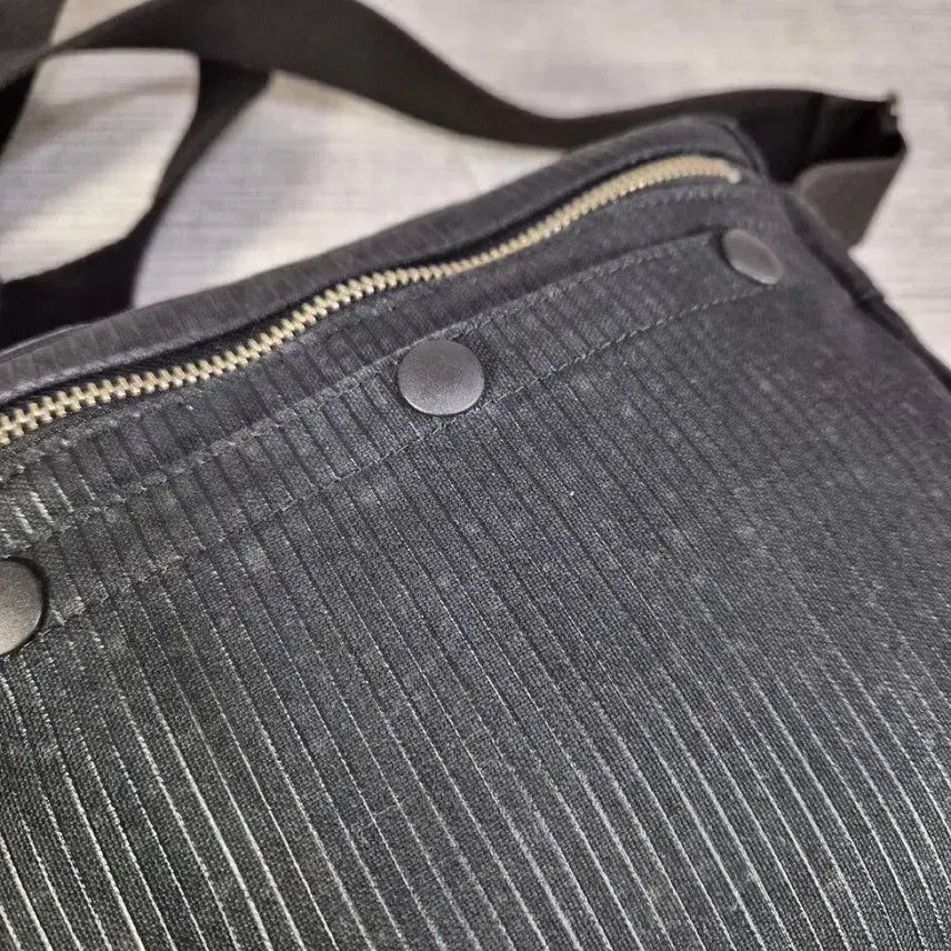 [BUNJANG] Porter Yoshida Stripe Crossbody Bag / 요시다포터 스트라이프 크로스백