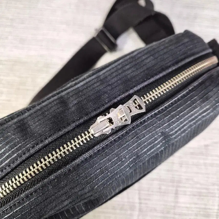 [BUNJANG] Porter Yoshida Stripe Crossbody Bag / 요시다포터 스트라이프 크로스백