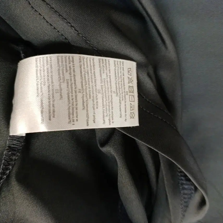[BUNJANG] Unbranded Black Short-Sleeve Zip-Up T-Shirt / 반팔 집업 티셔츠 블랙95사이즈여름 64178