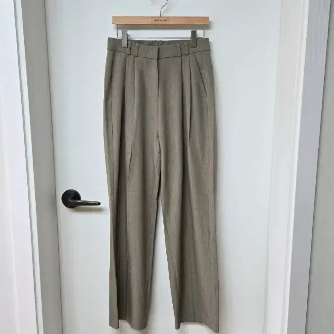 [SOLD OUT] S싸이즈 핀턱 카키 베이지 슬랙스