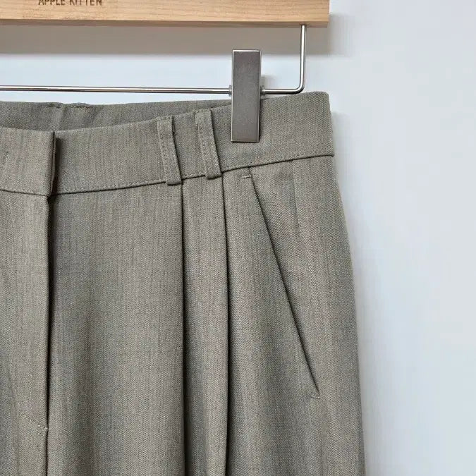 [SOLD OUT] S싸이즈 핀턱 카키 베이지 슬랙스