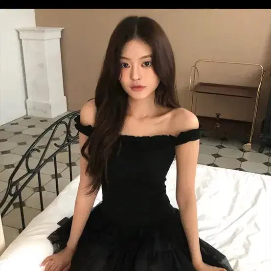 [BUNJANG] Frill Blouse Black / 프릴 블라우스 블랙