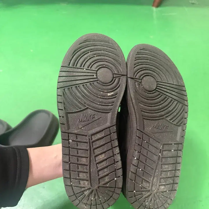 [SOLD OUT] 트래비스스캇 벨벳 브라운 240