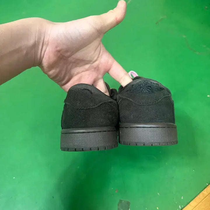 [SOLD OUT] 트래비스스캇 벨벳 브라운 240