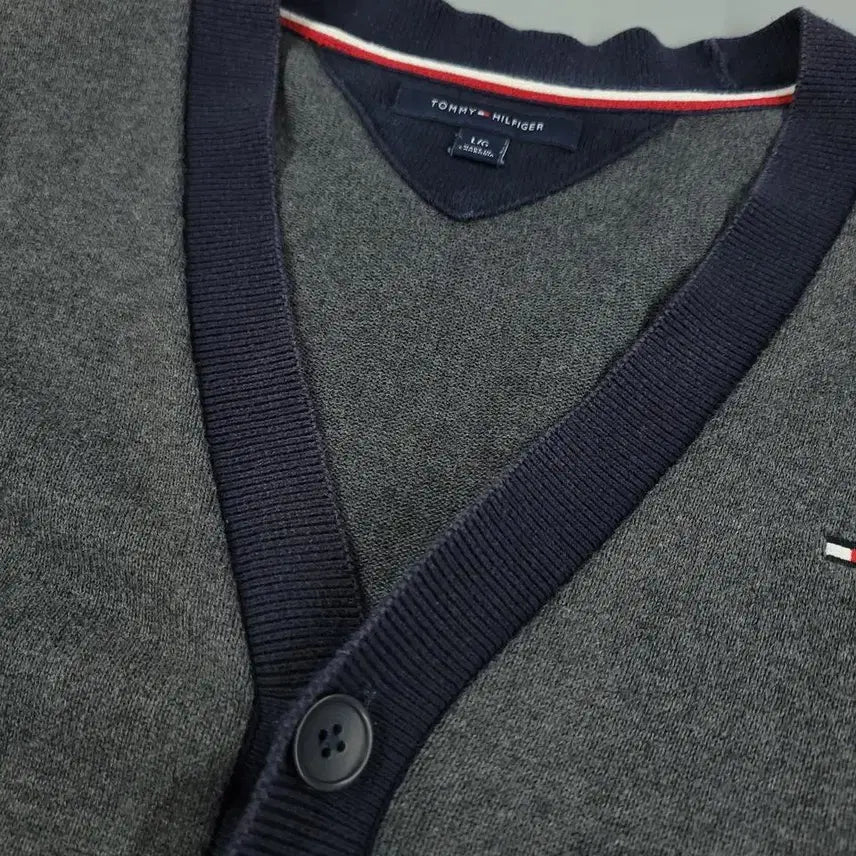 [BUNJANG] Tommy Hilfiger Deep Gray Navy Blue V-Neck Cotton Button Knit Cardigan / 타미힐피거 딥그레이 네이비 블루 배색 브이넥 코튼 버튼 니트 가디건 L