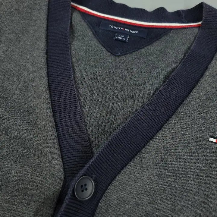 [BUNJANG] Tommy Hilfiger Deep Gray Navy Blue V-Neck Cotton Button Knit Cardigan / 타미힐피거 딥그레이 네이비 블루 배색 브이넥 코튼 버튼 니트 가디건 L