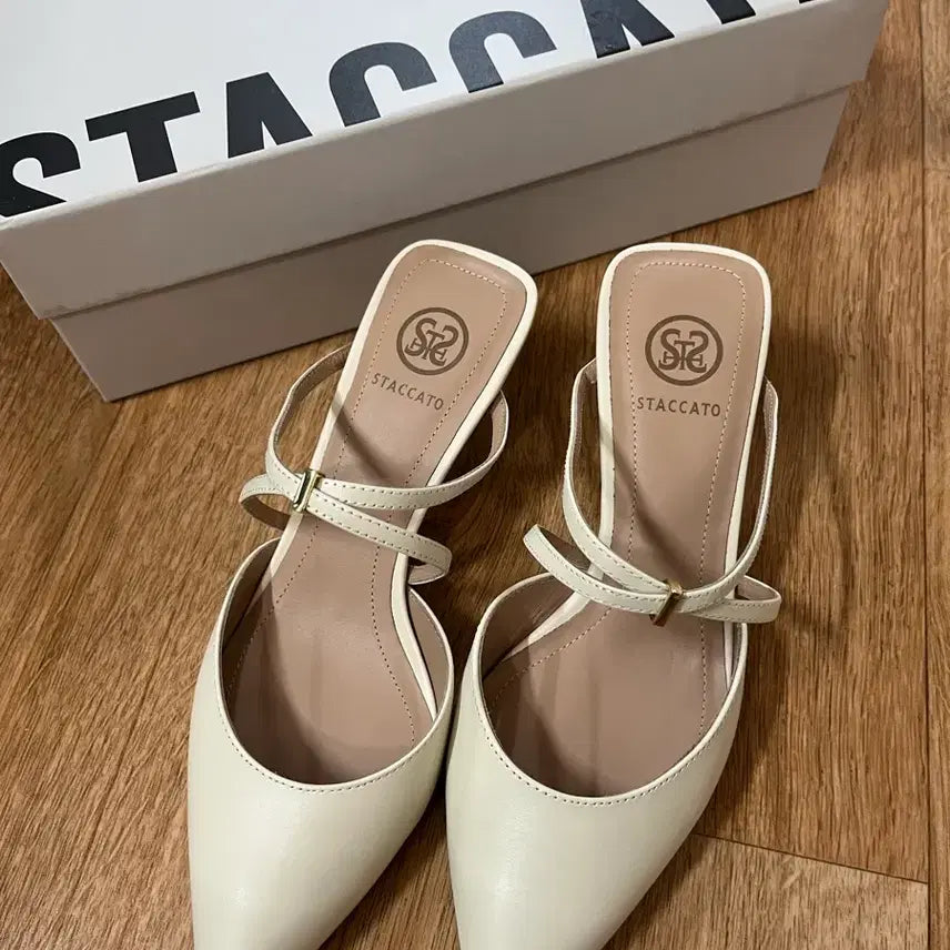 [SOLD OUT] 새것! 스타카토 아이보리 슬링백 230