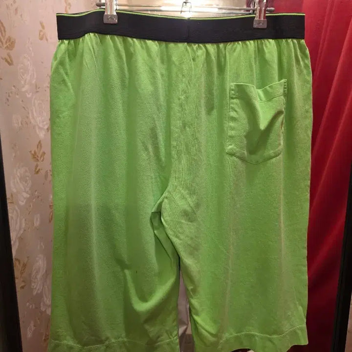 [BUNJANG] Diesel Lime Green Training Shorts (Size 32) / 디젤 라임색 트레이닝 반바지 32사이즈
