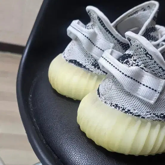 [SOLD OUT] 아디다스 이지부스트 350 V2 지브라(250)