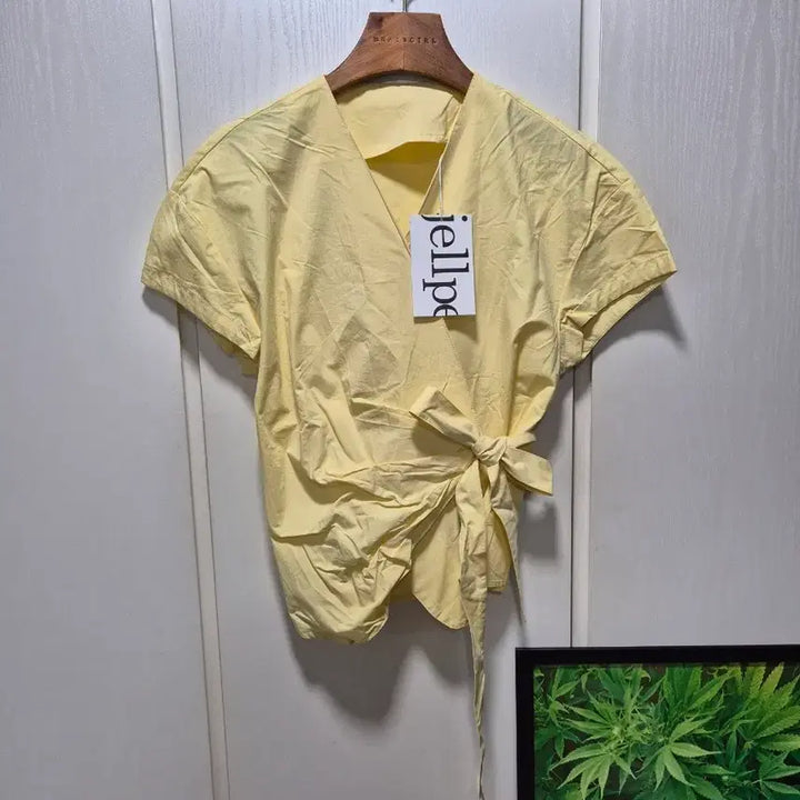 [BUNJANG] jellpe Yellow Wrap Blouse / (타임세일)(새상품)jellpe 옐로우 랩 블라우스
