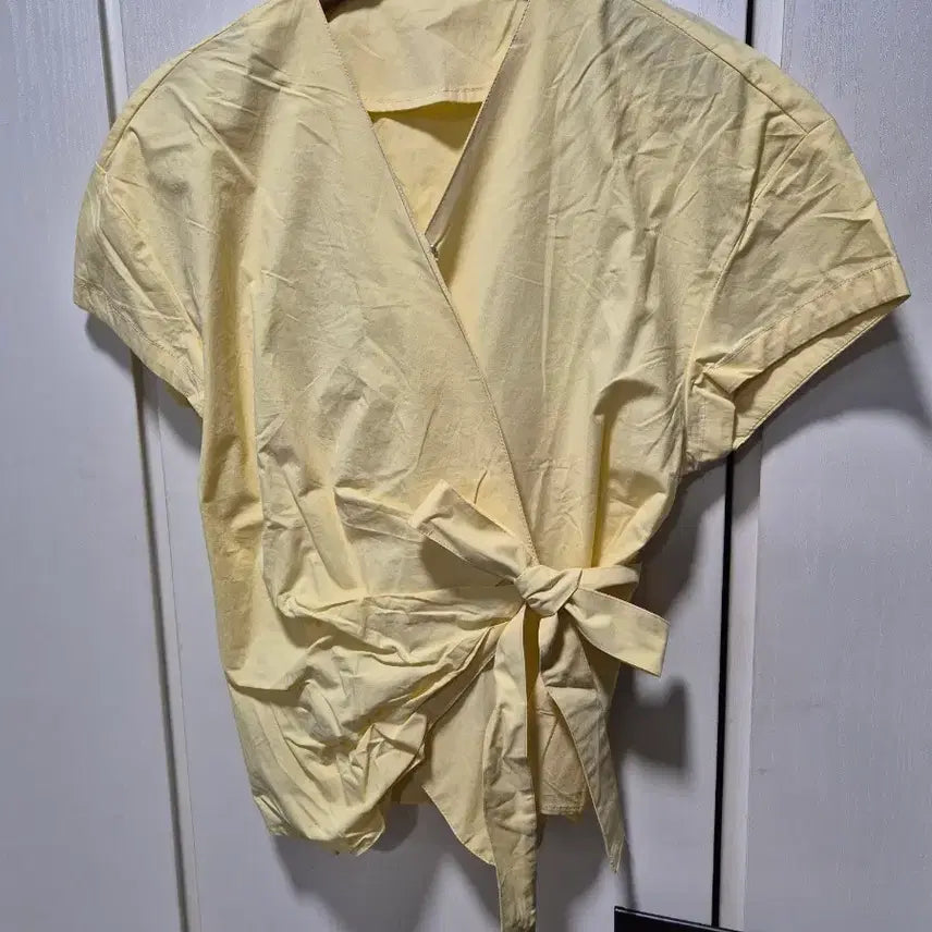 [BUNJANG] jellpe Yellow Wrap Blouse / (타임세일)(새상품)jellpe 옐로우 랩 블라우스