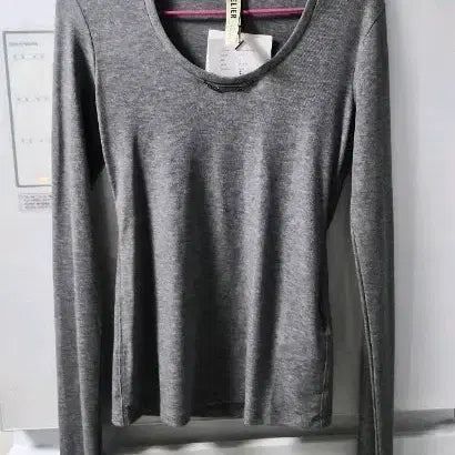 [SOLD OUT] 럭키슈에뜨 그레이 라운드넥 긴팔 티셔츠 36