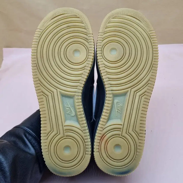 [BUNJANG] Nike Air Force 1 LV8 Sneakers 245 / 나이키 에어포스1 LV8 운동화245