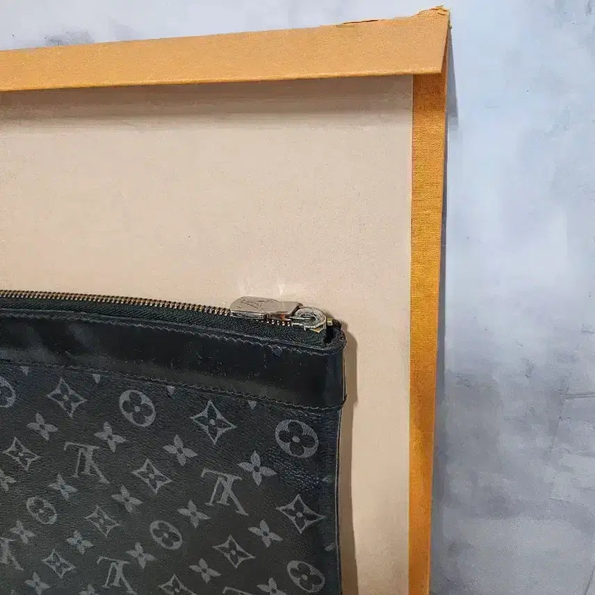 [SOLD OUT] 루이비통 포쉐트 모노그램 클러치 블랙