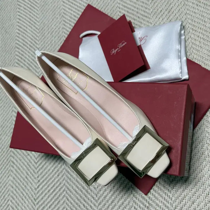 [BUNJANG] Roger Vivier Trumpet Cream Pumps / 로저비비에 트럼펫 크림 (새상품)