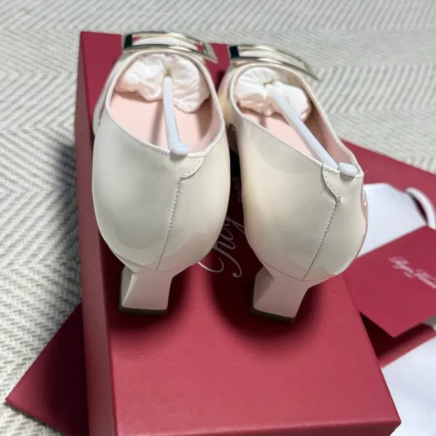 [BUNJANG] Roger Vivier Trumpet Cream Pumps / 로저비비에 트럼펫 크림 (새상품)