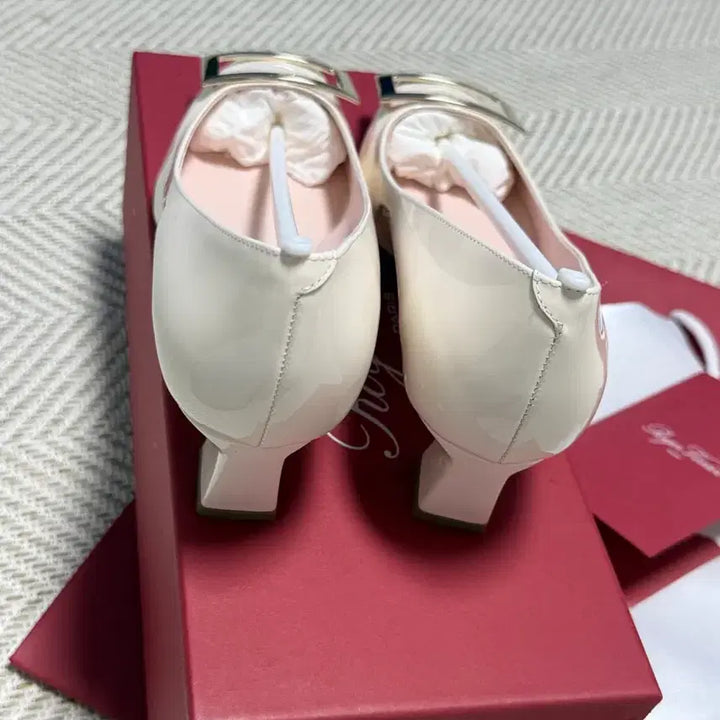 [BUNJANG] Roger Vivier Trumpet Cream Pumps / 로저비비에 트럼펫 크림 (새상품)