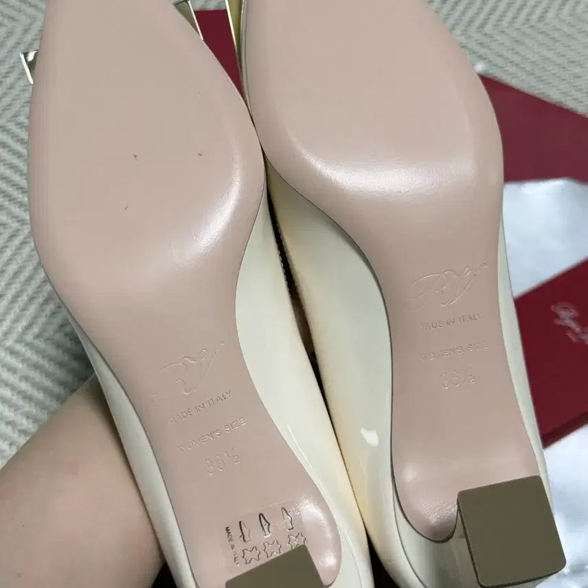 [BUNJANG] Roger Vivier Trumpet Cream Pumps / 로저비비에 트럼펫 크림 (새상품)