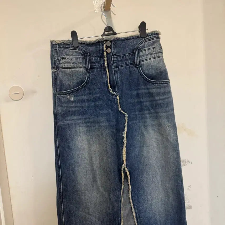 [BUNJANG] The Ilma Slit Denim Long Skirt / The ilma 더일마 슬릿 데님 롱스커트