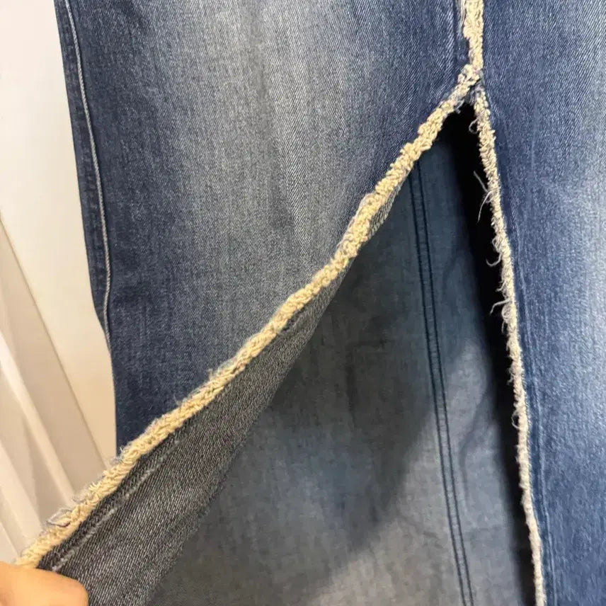 [BUNJANG] The Ilma Slit Denim Long Skirt / The ilma 더일마 슬릿 데님 롱스커트