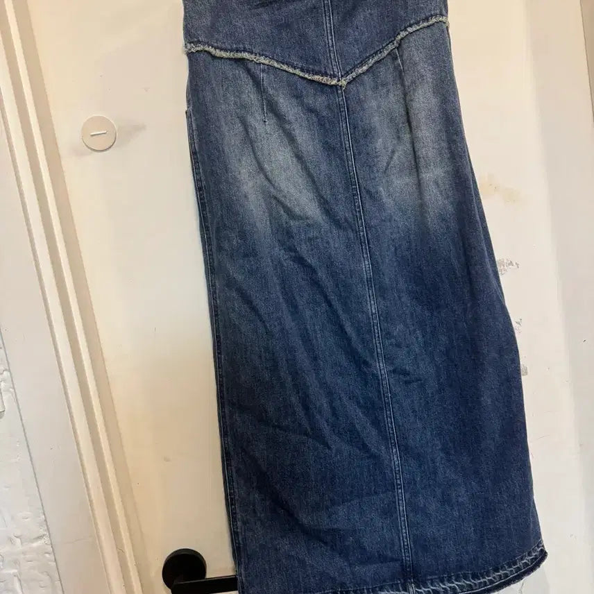 [BUNJANG] The Ilma Slit Denim Long Skirt / The ilma 더일마 슬릿 데님 롱스커트