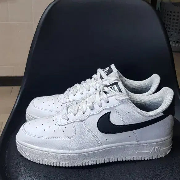[BUNJANG] Nike Air Force 1 White/Black Sneakers (240) / 나이키 에어포스1 흰/검 흰검 포스(240)