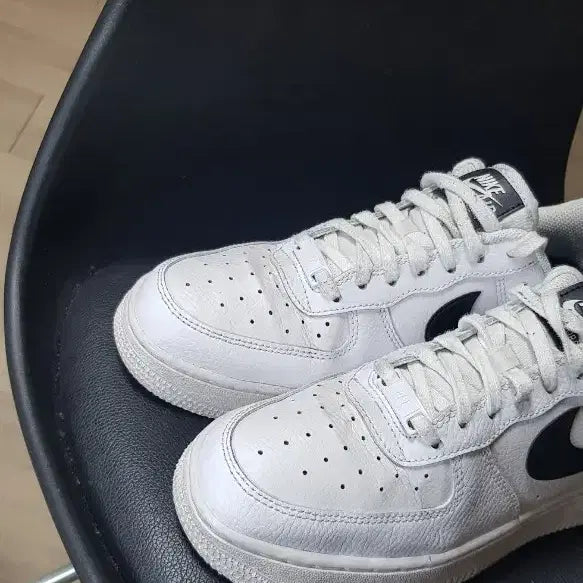 [BUNJANG] Nike Air Force 1 White/Black Sneakers (240) / 나이키 에어포스1 흰/검 흰검 포스(240)