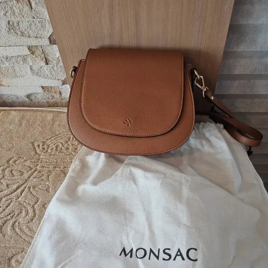 [SOLD OUT] 몬삭 브라운 가죽 크로스백 가방 새거