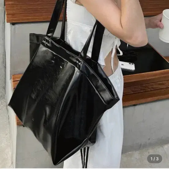[SOLD OUT] 새상품) 투오 캐리글로시 백 /CARRIE GLOSSY BLACK 토트백