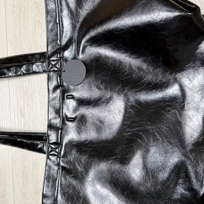 [SOLD OUT] 새상품) 투오 캐리글로시 백 /CARRIE GLOSSY BLACK 토트백