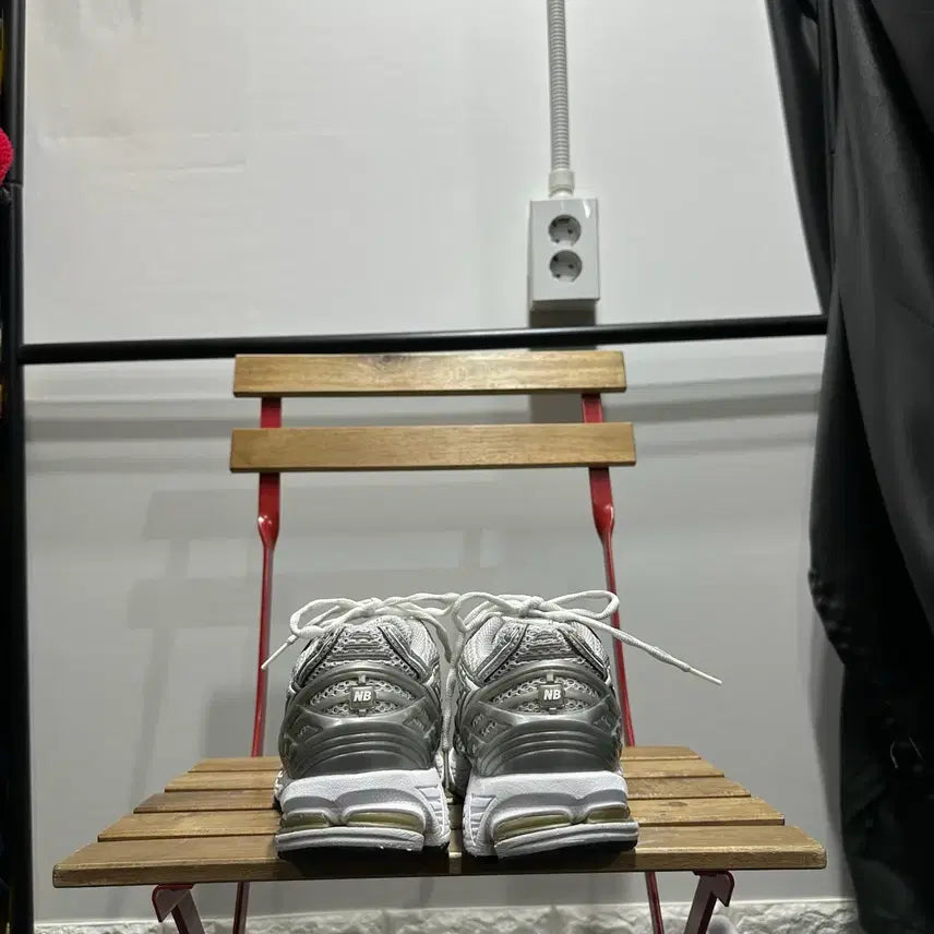 [SOLD OUT] 265) 뉴발란스 운동화 남성 남자 1906R 화이트 실버 스니커즈