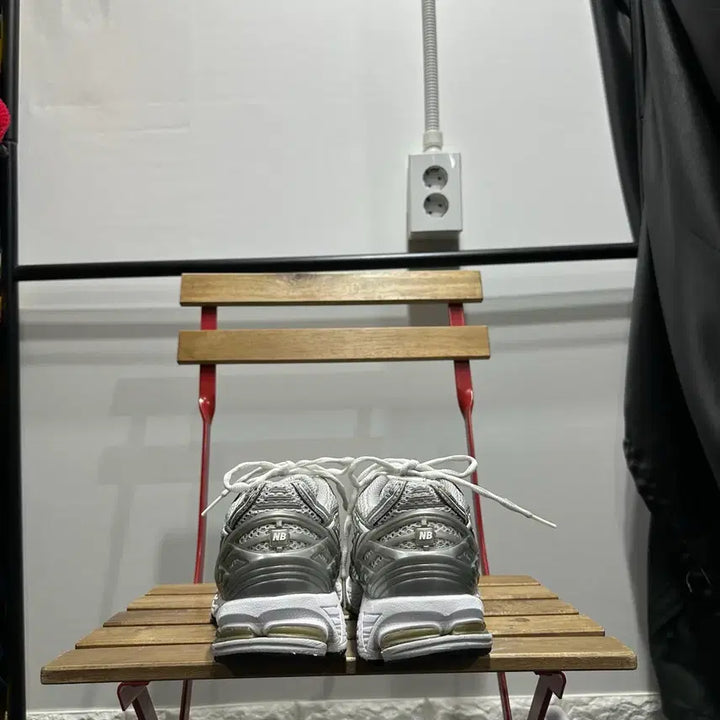 [SOLD OUT] 265) 뉴발란스 운동화 남성 남자 1906R 화이트 실버 스니커즈