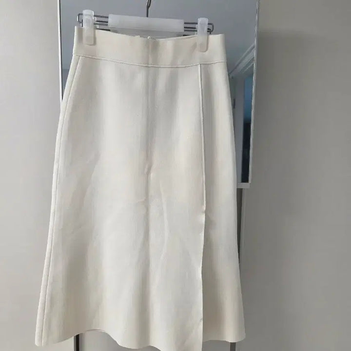 [BUNJANG] Ivory H-Line Slit Skirt / 아이보리 트임 H라인 스커트