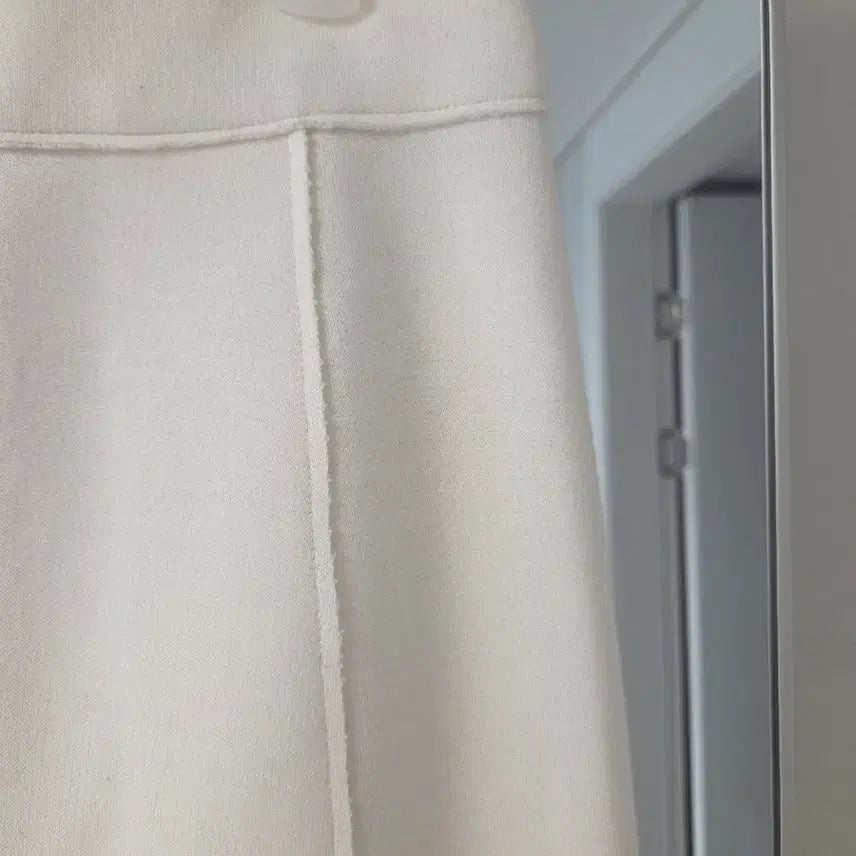 [BUNJANG] Ivory H-Line Slit Skirt / 아이보리 트임 H라인 스커트