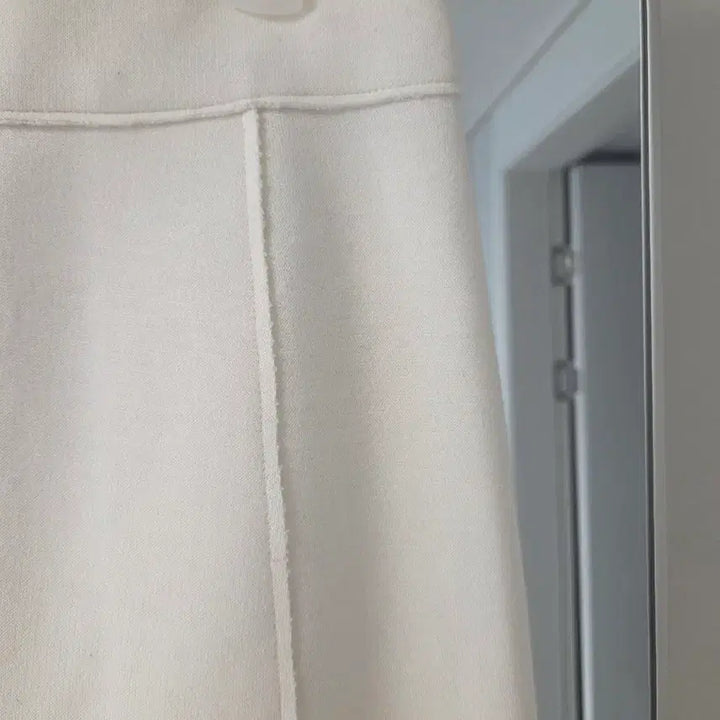 [BUNJANG] Ivory H-Line Slit Skirt / 아이보리 트임 H라인 스커트