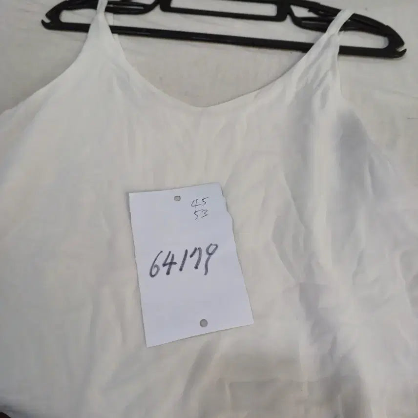 [BUNJANG] White V-neck Cami Blouse / 화이트 브이넥 끈나시 블라우스85사이즈여름  64179