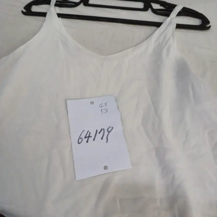 [BUNJANG] White V-neck Cami Blouse / 화이트 브이넥 끈나시 블라우스85사이즈여름  64179