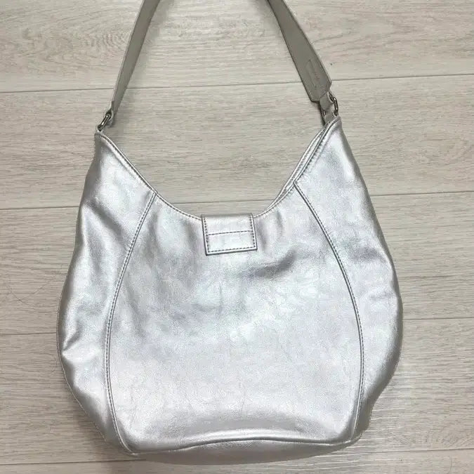 [BUNJANG] Illygo Hobo Bag Silver Shoulder Bag / 일리고 라인 호보백 실버