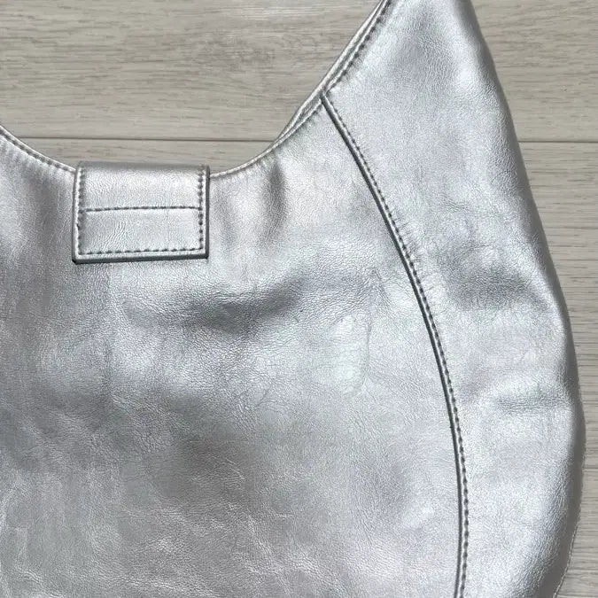 [BUNJANG] Illygo Hobo Bag Silver Shoulder Bag / 일리고 라인 호보백 실버
