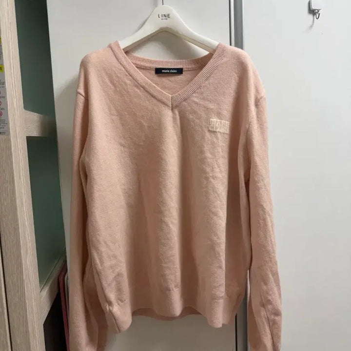 [SOLD OUT] [보관만한새제품] 정가8만9천원 마리끌레르 울 블렌드 베이직 로고 브이넥
