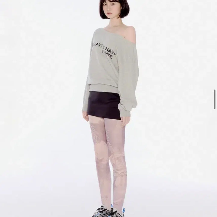 [SOLD OUT] [1번입은 새제품무방] 정가 7만5천원 유희  아일릿 오프숄더 맨투맨