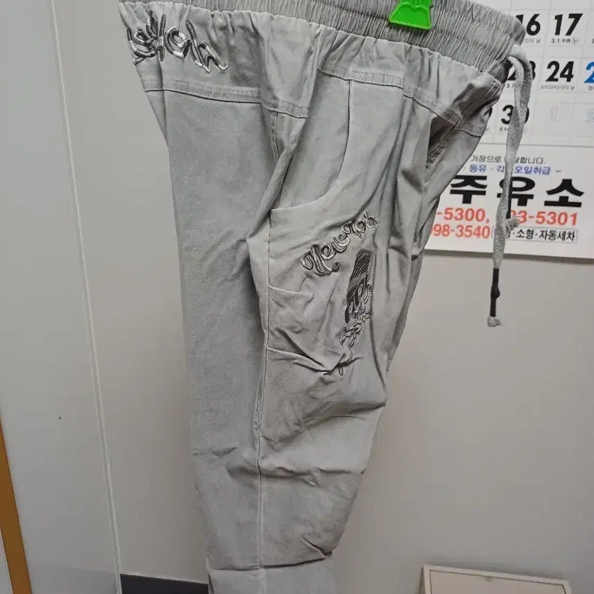 [BUNJANG] Gray Embroidered Shorts / 반바지